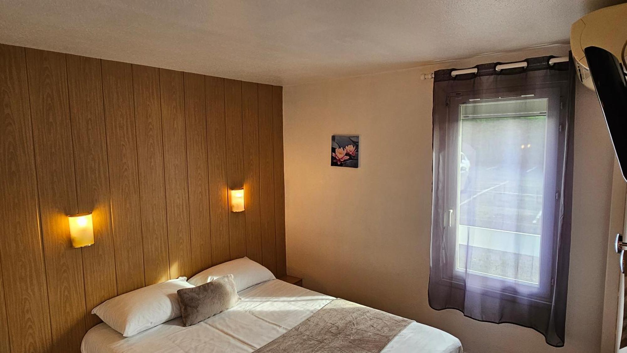 Brit Hotel Essentiel Pau Lescar Εξωτερικό φωτογραφία