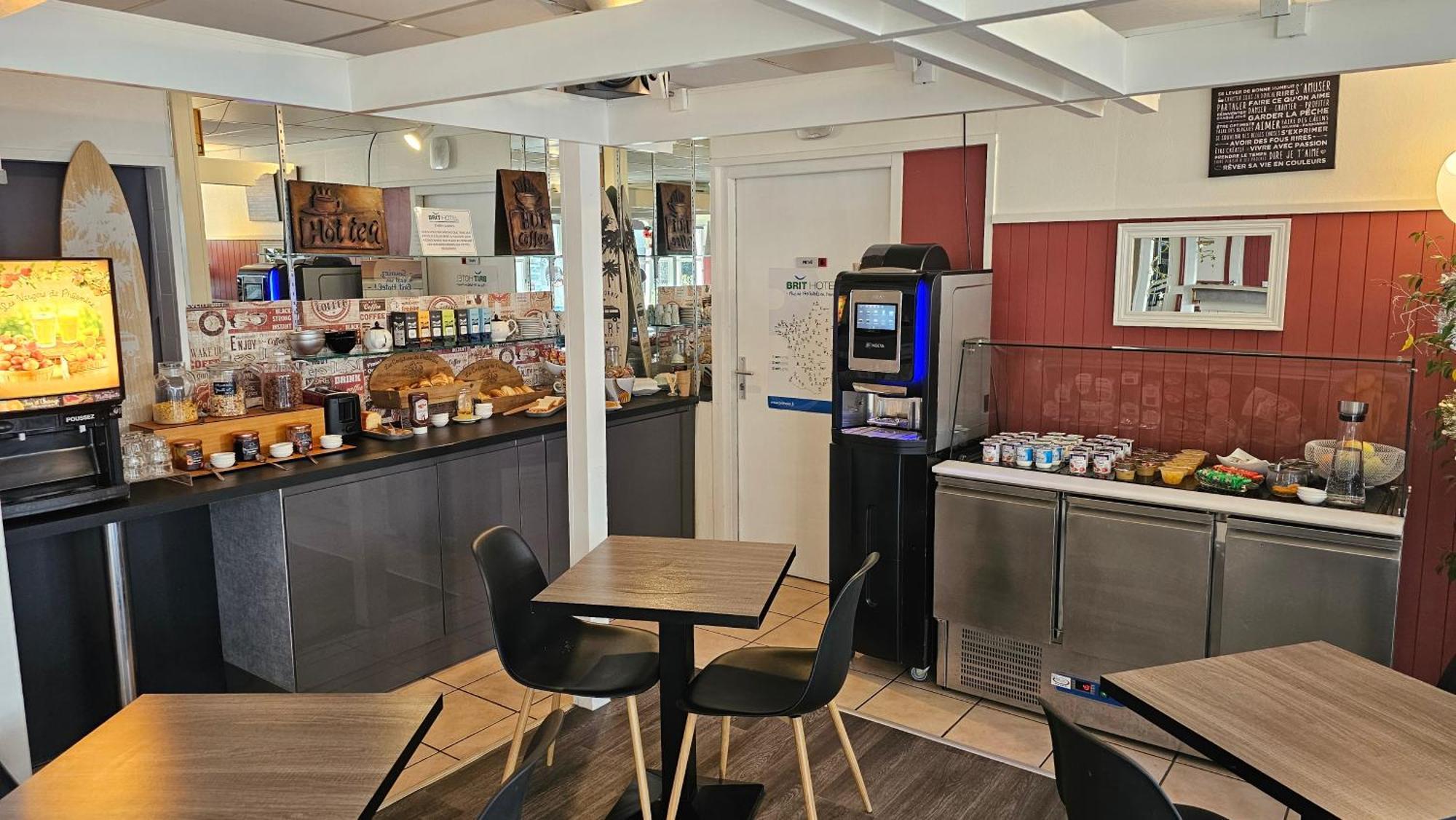 Brit Hotel Essentiel Pau Lescar Εξωτερικό φωτογραφία