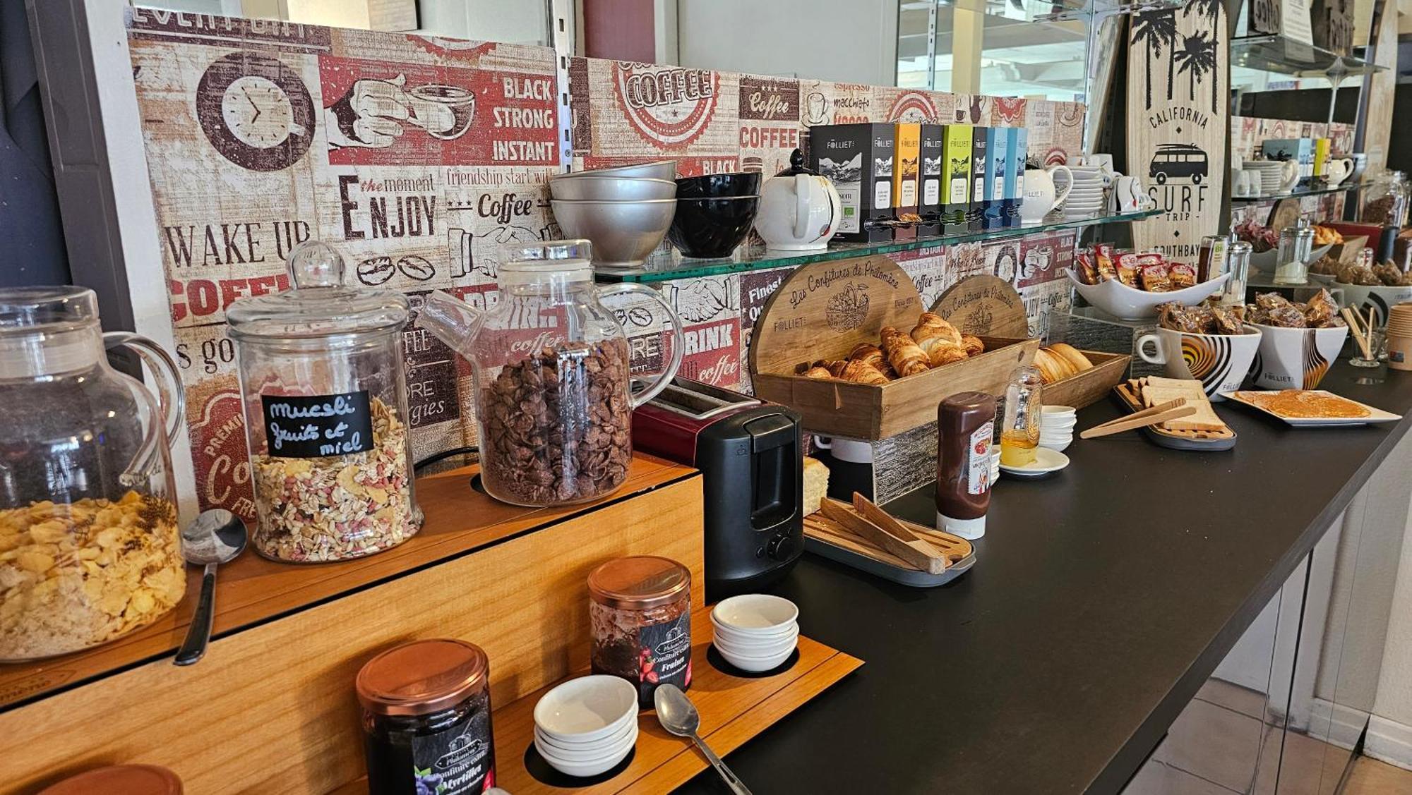 Brit Hotel Essentiel Pau Lescar Εξωτερικό φωτογραφία