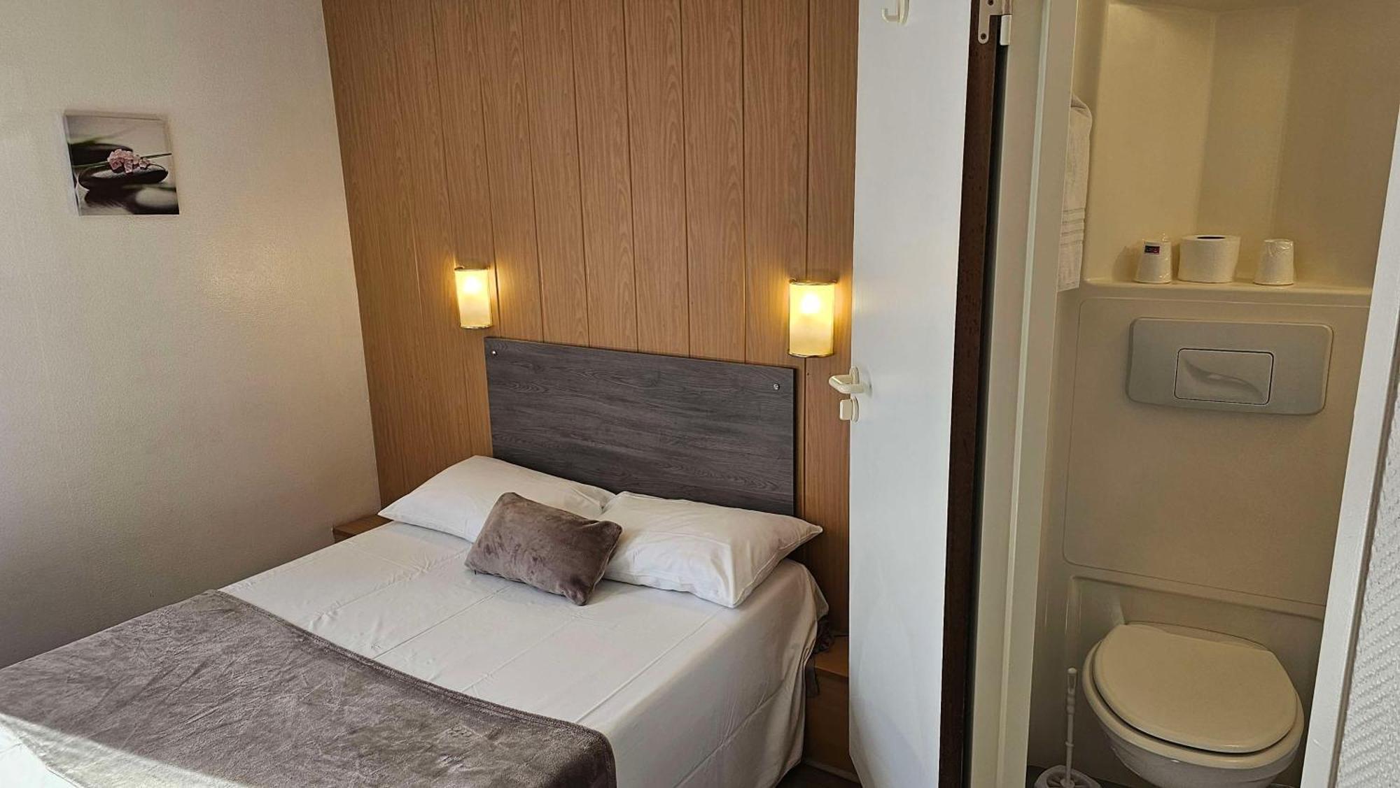 Brit Hotel Essentiel Pau Lescar Εξωτερικό φωτογραφία