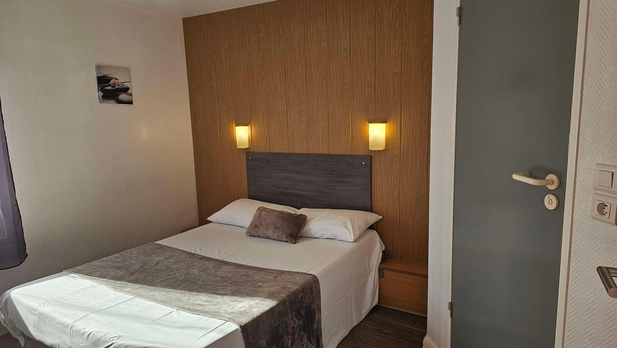 Brit Hotel Essentiel Pau Lescar Εξωτερικό φωτογραφία