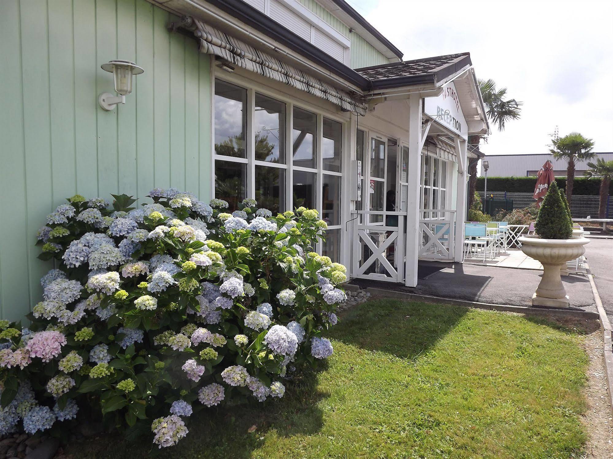 Brit Hotel Essentiel Pau Lescar Εξωτερικό φωτογραφία